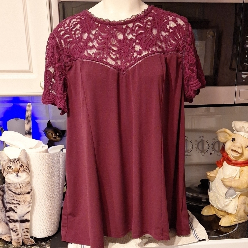 a Torrid Burgundy Lace Blouse Short Sleeve Stretch Size 3